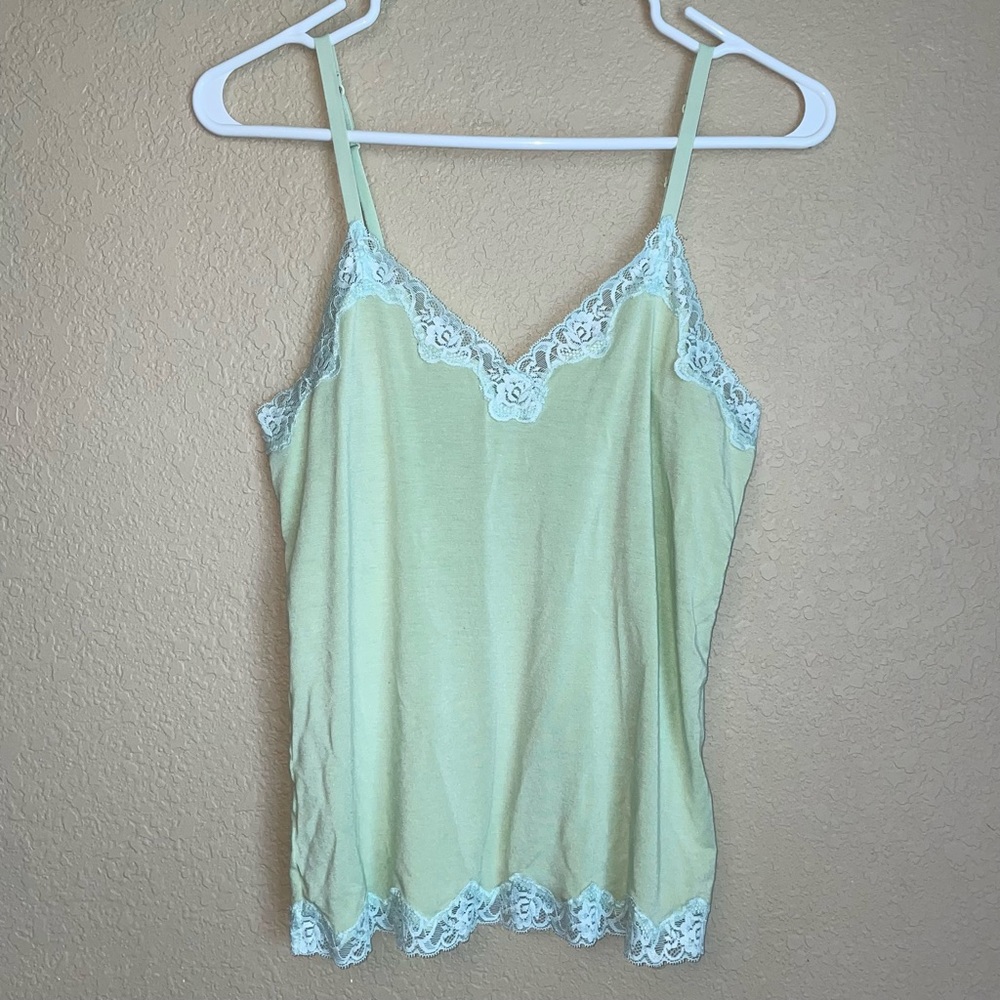 Hillard & Hanson Intimate Cami w/Lace Trim, size Large